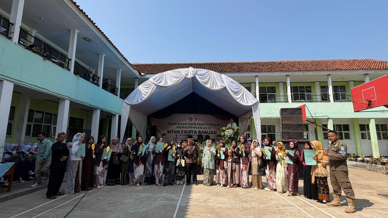 10 Besar Paralel Terima Penghargaan, Kepala Madrasah Tekankan Prestasi dan Akhlak Mulia