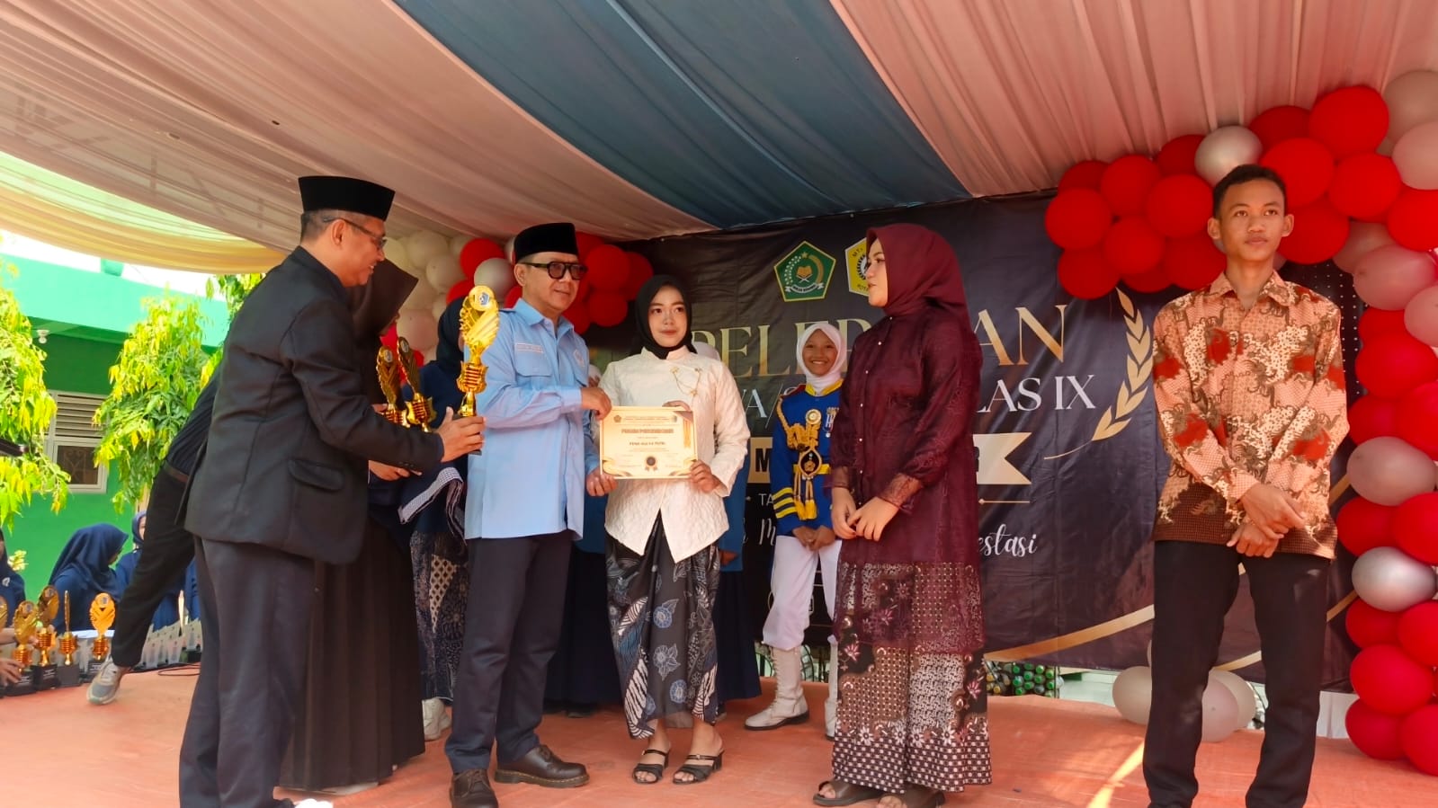 Prestasi Gemilang di Akhir Perjalanan, MTsN 3 Banjar Umumkan Siswa Terbaik dalam Pelepasan dan Perpisahan Kelas 9