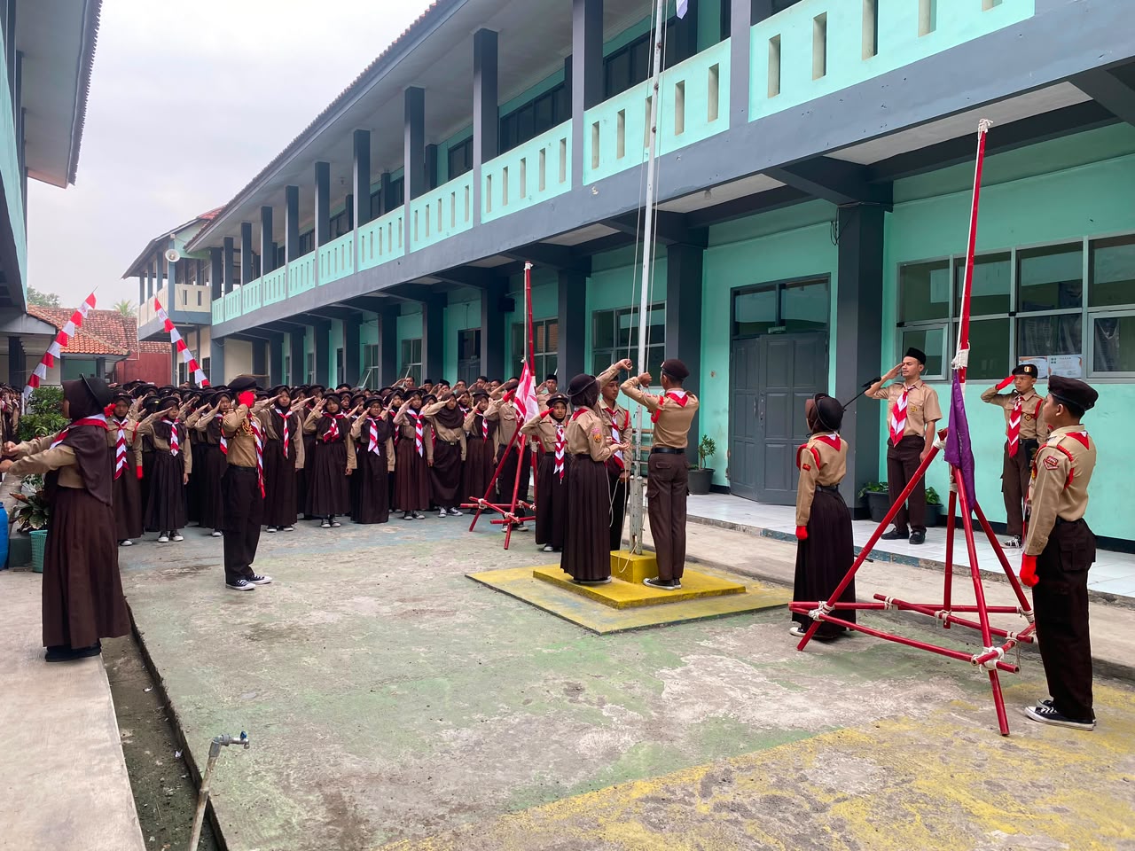 MTsN 1 Kota Banjar Laksanakan Upacara Peringatan HUT Pramuka ke-65, Semangat Berkobar Raih Juara